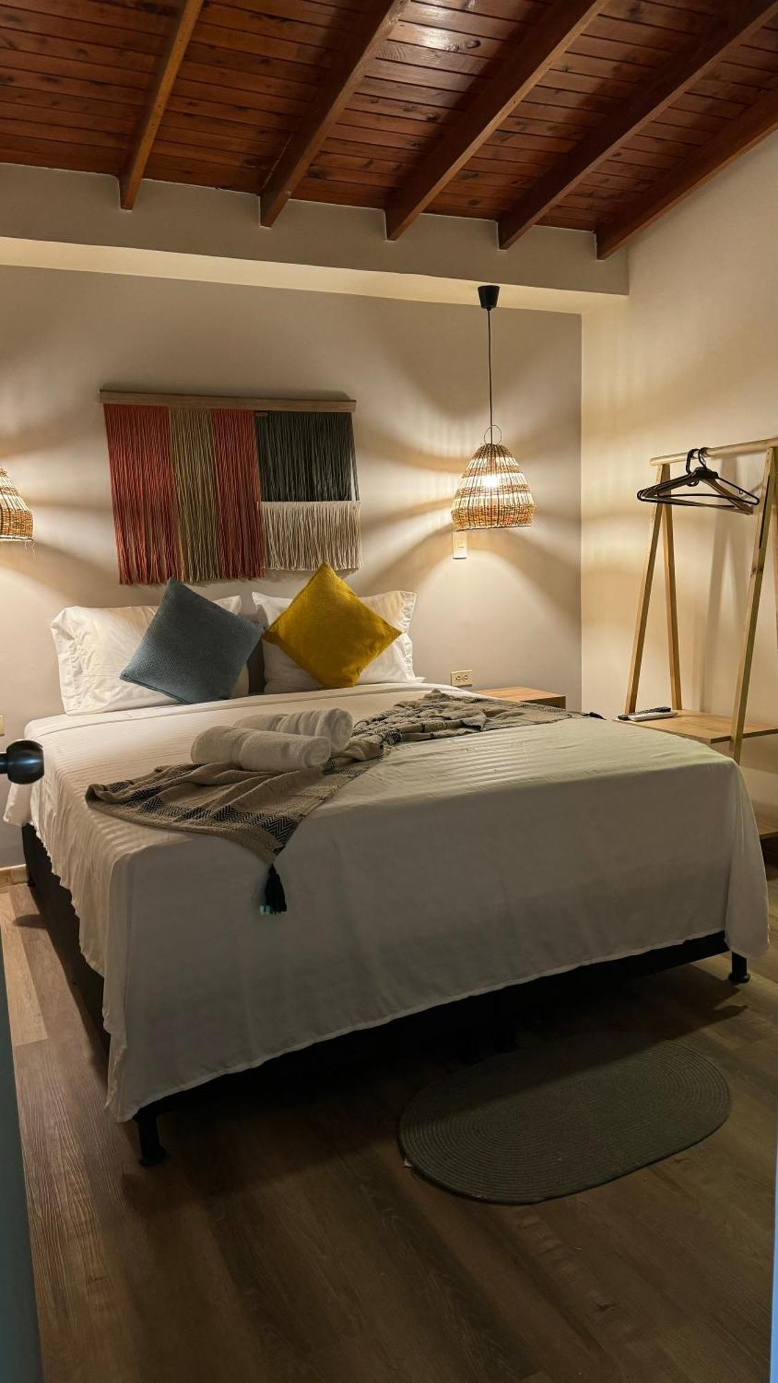 מדיין Luum Casa Hotel Manila מראה חיצוני תמונה